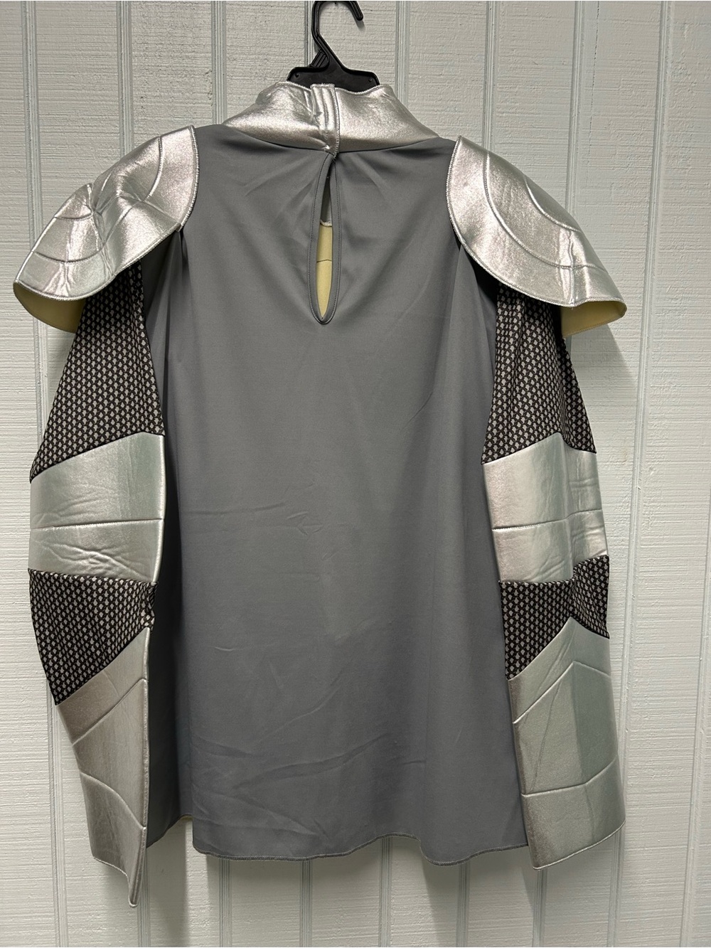Men’s XL Silver Renaissance Knight-No Sword!
(NOT KIDS! It’s Men’s  Costume) - Picture 5 of 12